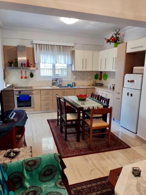 Marys House , Lovely 2-Bedroom Apartment Tesalonika Bagian luar foto