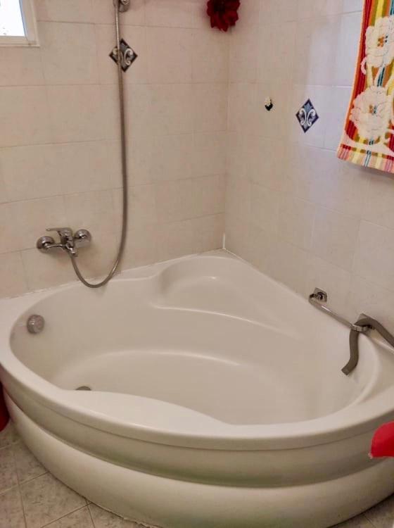 Marys House , Lovely 2-Bedroom Apartment Tesalonika Bagian luar foto