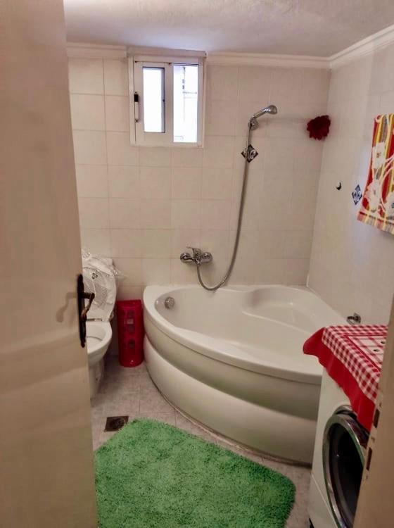 Marys House , Lovely 2-Bedroom Apartment Tesalonika Bagian luar foto