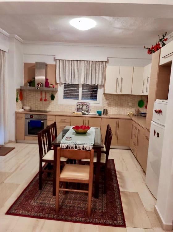 Marys House , Lovely 2-Bedroom Apartment Tesalonika Bagian luar foto
