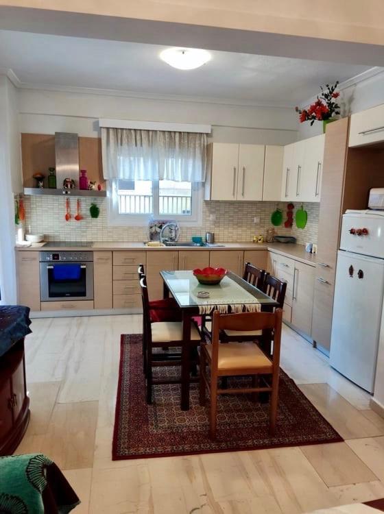 Marys House , Lovely 2-Bedroom Apartment Tesalonika Bagian luar foto